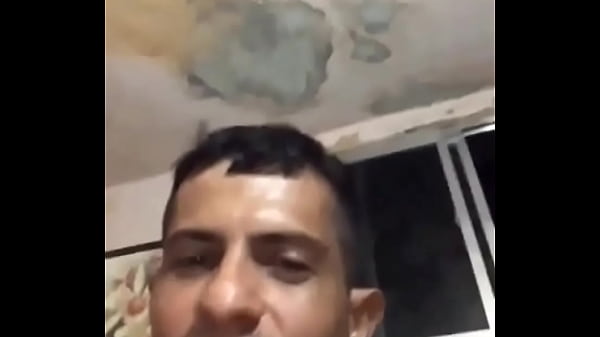 Image Molequinho que vende bala no sinal gamou na minha mamada e me deu leite na boca
