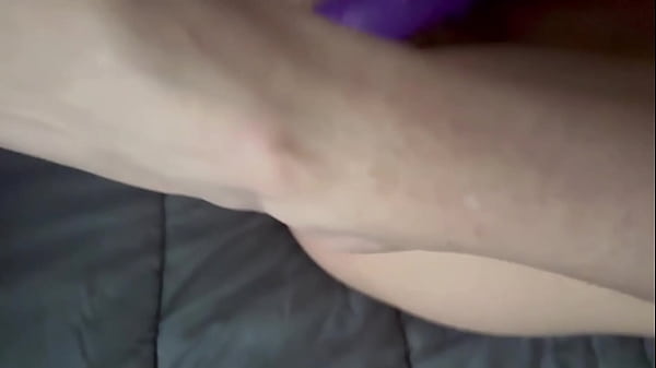 Image SE MASTURBA RICO CON SU MEJOR DILDO LE ENCANTA