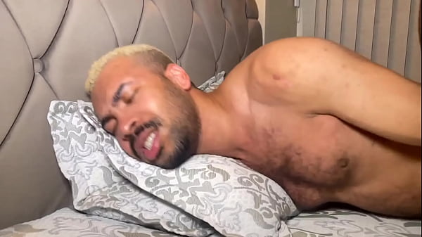 Image Rapazes quebram a bunda em um m&eacute_nage &agrave_ trois.