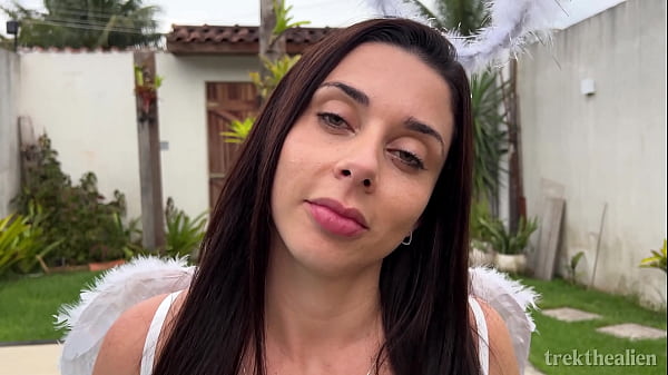 Image Vi minha melhor amiga fantasiada de anjinha e fiz uma brincadeira safada e ela acabou gostando e correspondeu