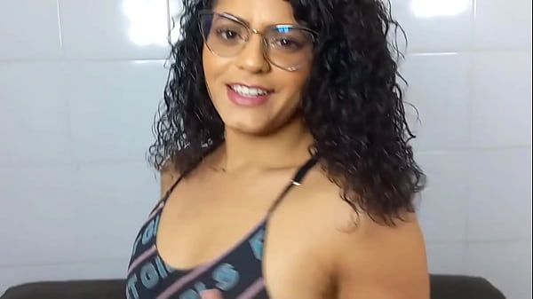 Image MORENA BRASILEIRA DO BUNDAO GEMENDO ALTO NO PAU !(COMPLETO NO RED )