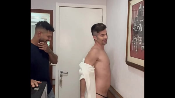 Image Pedi um delivery e para minha surpresa o entregador era o gostoso ex BBB24 Juninho.
