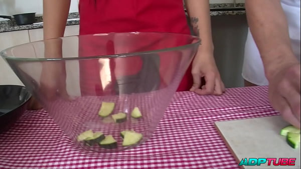 Image Follando el culo perfecto de Aris dark mientras cocinamos parte 1
