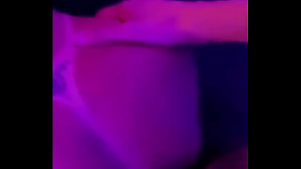 Image Mait&ecirc_ Hedon&ecirc_ levando v&aacute_rias rolas no rabo. Muito sexo anal