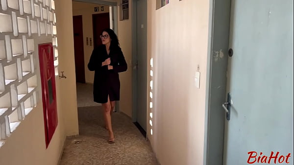 Image FUI TOMAR BANHO NO VIZINHO E TERMINEI TOMANDO NO C&Uacute_, ELE ME COMEU E GOZOU GOSTOSO ANTES DA SUA MULHER CHEGAR