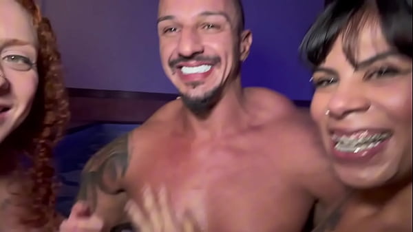 Image Minha mulher me fez uma surpresa de anivers&aacute_rio e me emprestou a amiguinha dela.