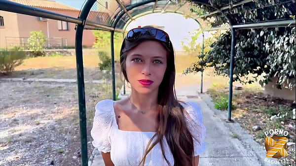 Image Lola, belle fille au visage d'ange, veut de la bite