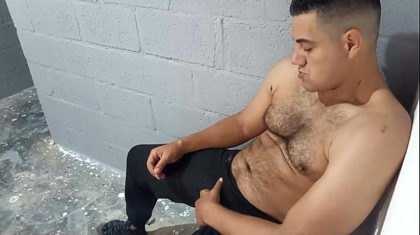 Image YURI GA&Uacute_CHO - URSO BRASILEIRO MEGA-DOTADO MACETANDO A PICA E GOZANDO FORTE - URSO PELUDO MASTURBANDO A PICA GROSSA