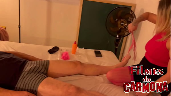 Image O pai do Carmona recebendo uma massagem e ate comeu a massagista