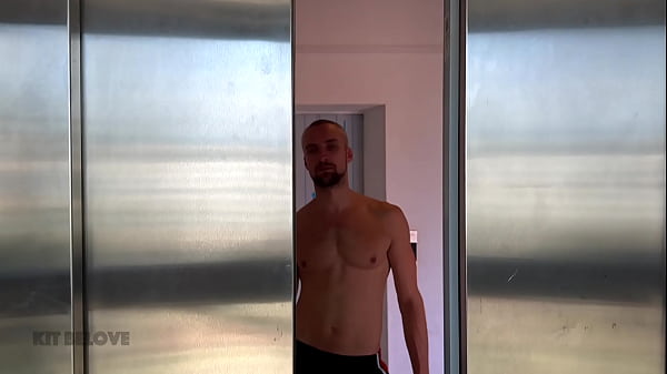 Image Strangers fucking passionately in an elevator