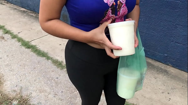 Image Mujer sale a la calle a vender para ayudarse a pagar sus estudios