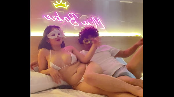 Image L&agrave_m t&igrave_nh với sexy Babe trong bộ đồ bơi gợi cảm