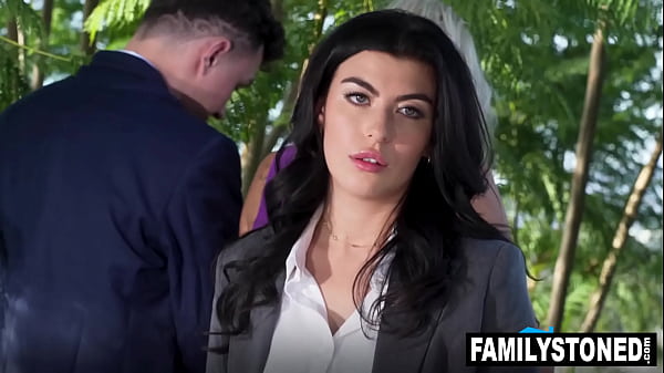 Image Stepsisters Aubree Valentine and Gal Ritchie makes their stepmom Reagan FOxx and stepdad DIck CHibbles fall in love again