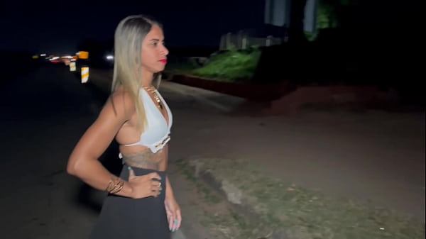 Image ESPOSA DANDO PRA UM ESTRANHO NO MEIO DA RUA RJ