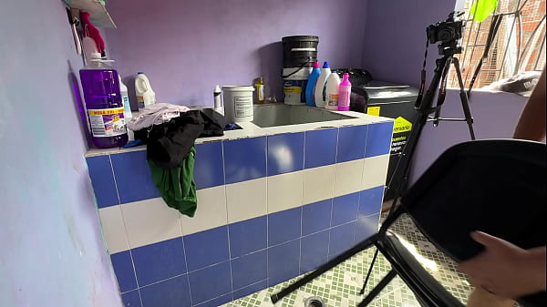 Image LE LLENO EL CO&Ntilde_O DE MUCHA LECHE A LATINA DE GRANDES PIERNAS