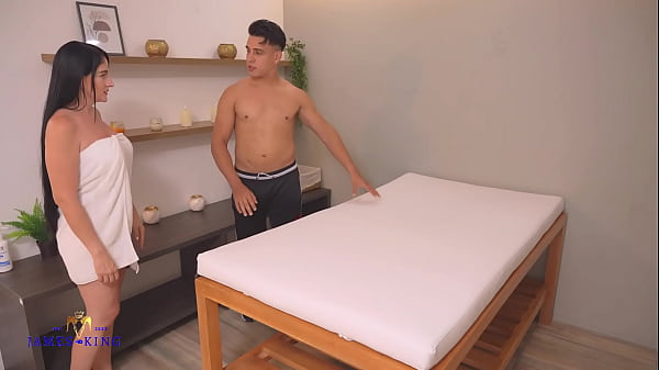 Image MILF colombiana tiene un orgamos mientras recibe un masaje con Final feliz