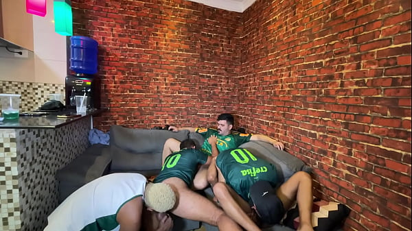 Image EMPURRE AT&Eacute_ AS BOLAS E COM FOR&Ccedil_A PORQUE NOSSO TIME GANHOU CARALHO! - BAREBACK