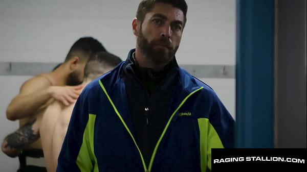 Image Muscle Hunk Marcus McNeill Drills Only Matt in Sweaty Gym