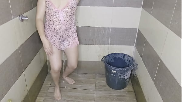 Image The slutty big-ass stepdaughter takes a bath and the MILF stepmother helps her