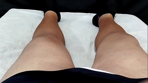 Image Gozei bastante depois que flagrei minha amiga no banheiro tocando uma siririca e brincando com sua bucetinha gostosa