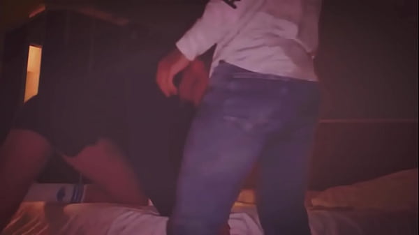 Image Le follo la boca a oscuras a mi vecino timido que me miraba desde su casa