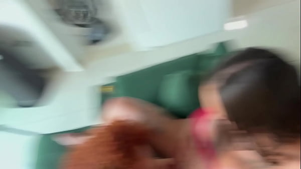 Image Esposa ruiva da bunda grande trouxe para casa sua namorada TRANS gostosa e fez surpresa para o marido