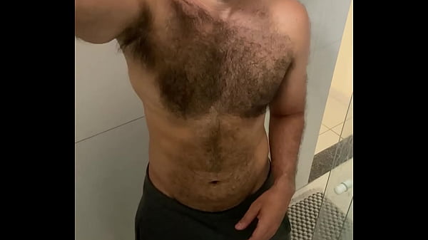 Image Enfiando um dildo de 22 cm no meu rabo peludo