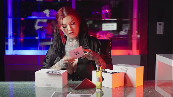 Image SFW- Niche perfume unboxing and smell test