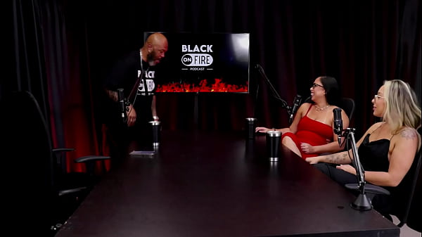 Image Nunca fez sexo anal por medo, precisa sentir muito tes&atilde_o pra liberar, foi conhecer Portugal, e se assusta com v&iacute_deos hard - Aninha e Renatinha (WATCH ON: SHEER/RED)