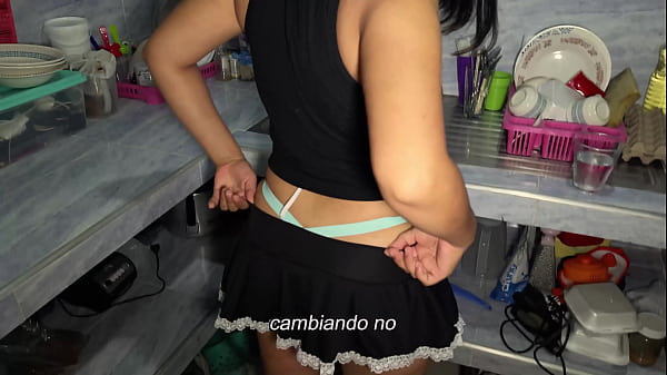 Image La mucama aun no tiene la cena lista y me da de su arepa