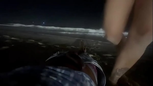 Image Mila Falk Transando Na Praia do Rio de Janeiro com Joao O Safado ainda pediu pra gozar dentro da buceta que safada