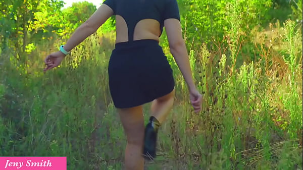 Image Jeny Smith decided to play around with her body a little at an abandoned construction site