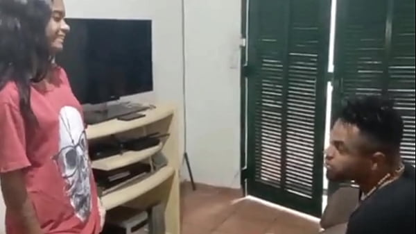 Image Depois de sair da pris&atilde_o ! por um tempo, percebi que havia novas vizinhas na &aacute_rea. Me apresentei e pedi um pouco de a&ccedil_&uacute_car para iniciar uma conversa, e recebi muito mais do que esperava.