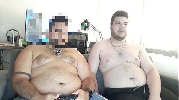 Image Fui Na Casa De Um Amigo Jogar Videogame Mas Eu Queria Mesmo Era Dar Pra Ele / Coroa Deixou a Esposa Em Casa e Veio Dar Leite
