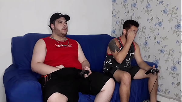 Image Amigos Apostaram o Cu No Videogame - Parte 2 (COMPLETO NO SHEER E RED)