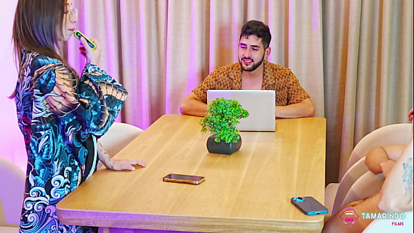 Image Me masturbo viendo a mi hermanastra chorrear la verga de mi mejor amigo