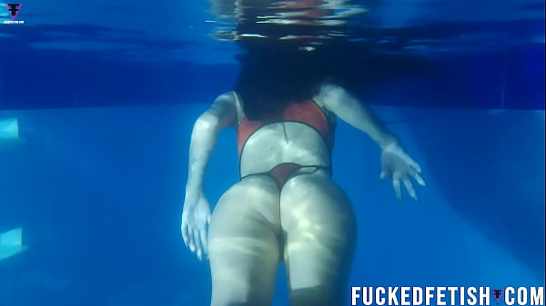 Image Helen Star underwater diving mask pool