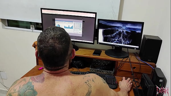 Image Meu padrasto me pegou brincando com o meu cuzinho e quis participar (COMPLETO NO RED)