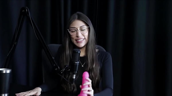 Image VEJA A ENTREVISTA SAFADA E CHEIA DE PUTARIA COM A MELINA KHALIFA NO PORN CAST BRAZIL - PARTE 4 (WATCH ON: SHEER/RED)