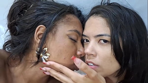 Image NINFETA SAFADA FODE COM O MARIDO DA AMIGA E A AMIGA JUNTOS