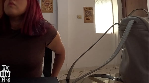 Image Apenas llego a mi casa me pongo a ver porno de lo caliente que estoy.