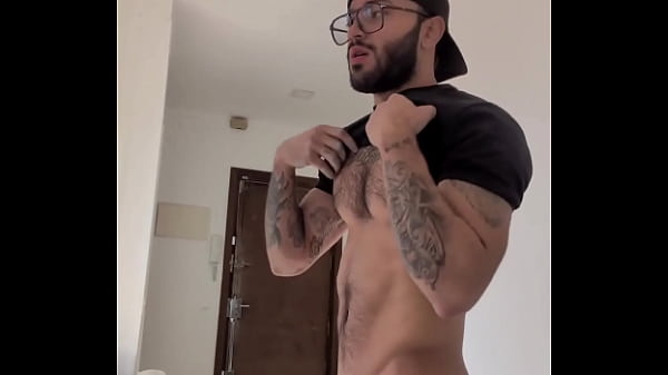 Image Pintando en la casa de mi vecina en Madrid y luego me corro &iquest_quieres ver todo el placer?