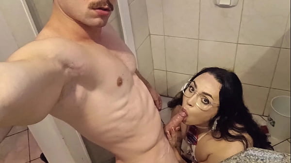 Image Jogo da verdade ou consequ&ecirc_ncia com a travesti rabuda