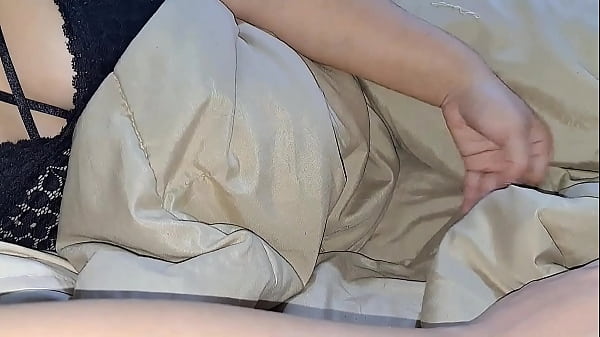 Image COMPARTO CAMA CON MI PRIMO Y EL MUY ATREVIDO ENPIESA A TOCARME