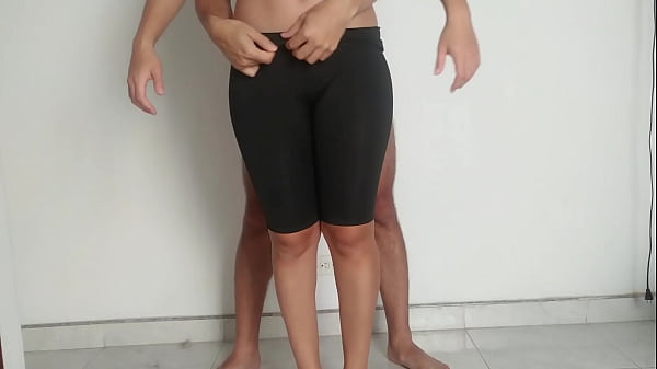 Image Hermanastra usa sus piernas para masturbarme