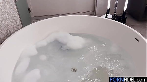 Image Sexy model Liv Revamped had hard sex in bath uncensored