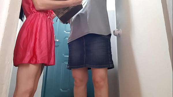 Image I seduced a hetero courier girl and jerked her off