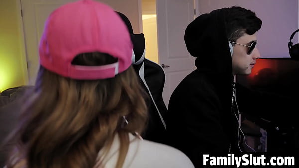 Image Stebrother, I Need Your Help. I Can't Focus on My Studies - Familyslut