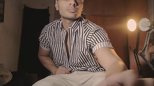 Image Sexy N&uacute_mero Uno - de Lentes, vestido de rallas - Big Dick - Masturbacion