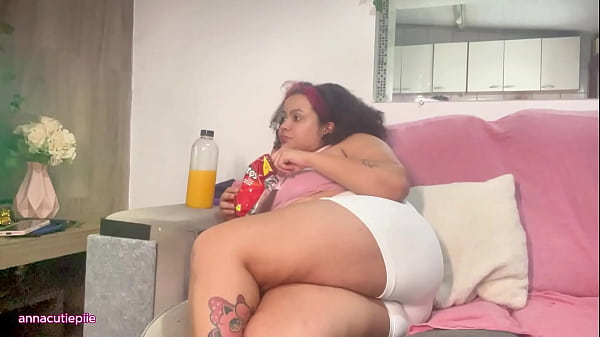 Image Fat Girl Massive Farts While Eating & Watching TV
